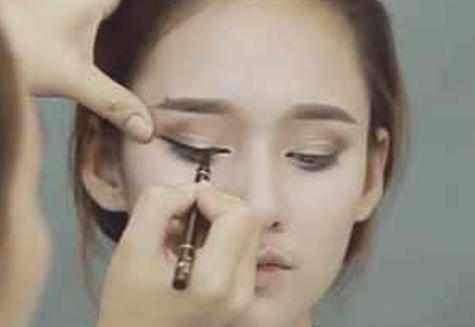 19年从未化过妆的女生，妆后竟这般惊艳!美哭了~