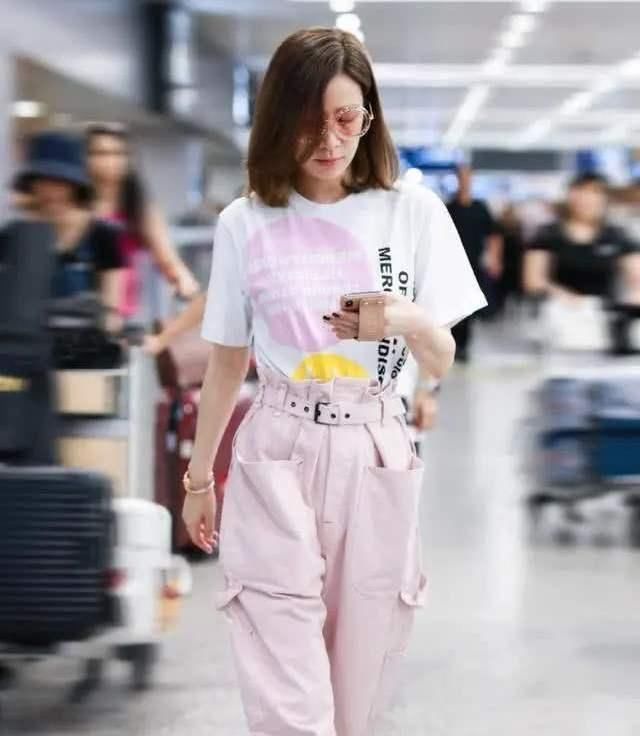  『爱美』被年轻女孩嫌弃“老土”的工装裤又火起来了！爱美的明星都在穿