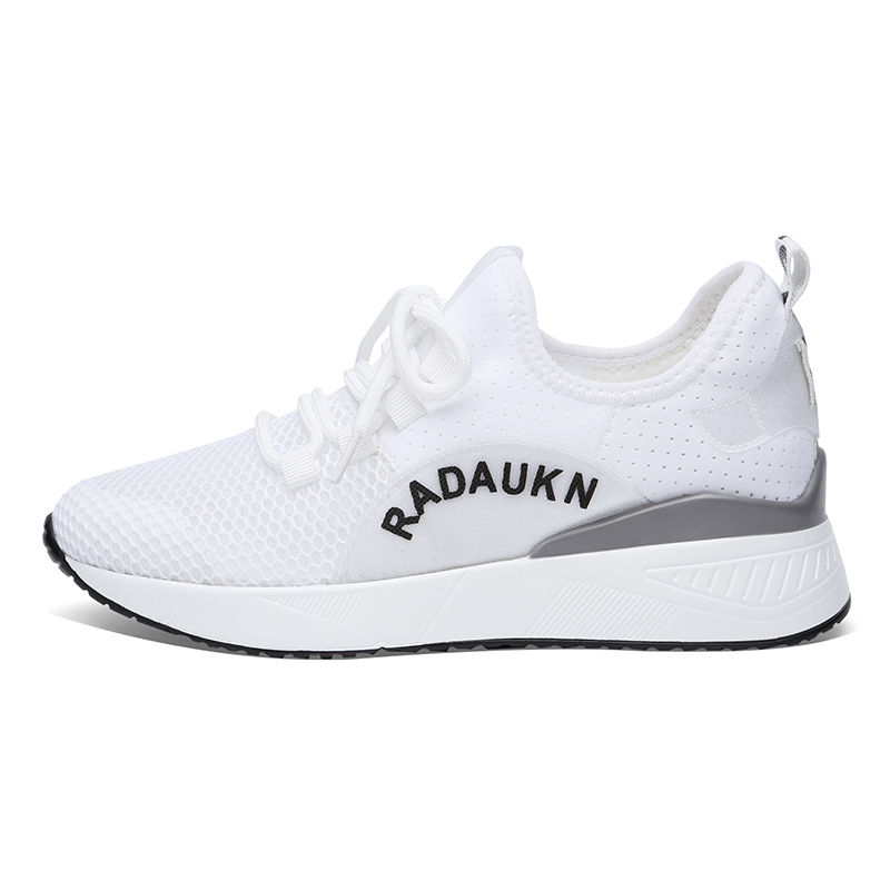 我就奇怪了，为什么女人都喜欢出小白鞋，看完才明白了