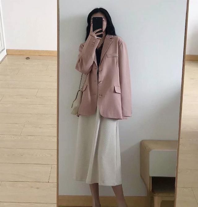 『用时尚裙装谱写春季』用时尚潮流夏裙铸就春天美丽的“协奏曲”,给你比时尚潮流精“略胜一筹”