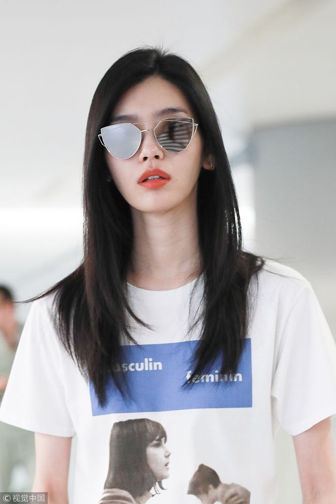 瘦成闪电！奚梦瑶身高178体重不过百减肥成功 纤腰配长腿走路生风