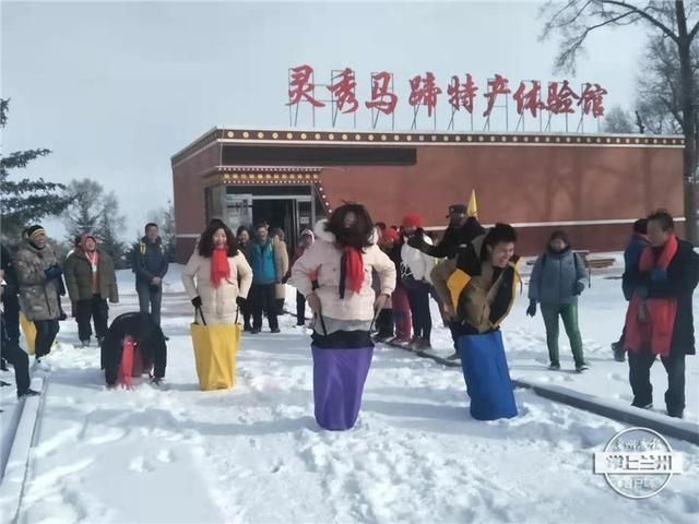 千名游客马蹄寺景区“踏雪游”