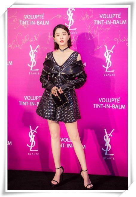 阚清子穿上蕾丝裙后，感觉像是换了一个人，网友：蕾丝看着好廉价