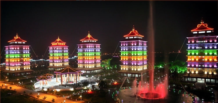 老外拍下中国、印度有钱的村庄，对比后感叹万分