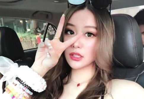 范志毅20岁漂亮女儿近照 身材纤细长腿抢镜