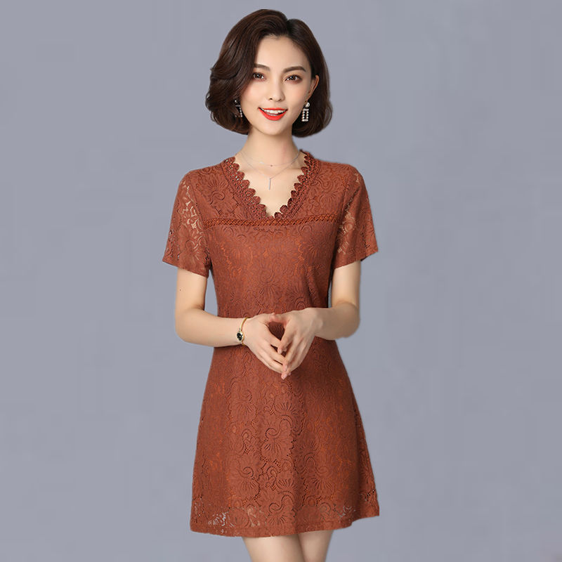 精致的蕾丝很显优雅，镂空与它的搭配，这些裙女人穿上真美