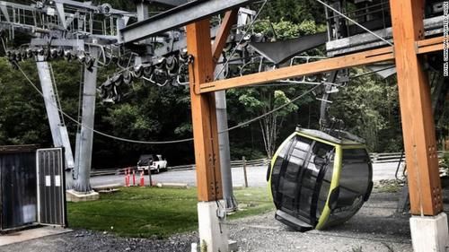 加拿大景区缆车电缆被切断 30多架缆车从高空坠地