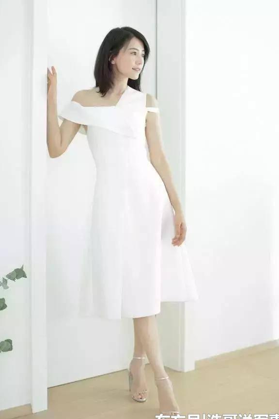 38岁高圆圆和29岁杨颖撞衫，差距尴尬，一个女神一个像路人