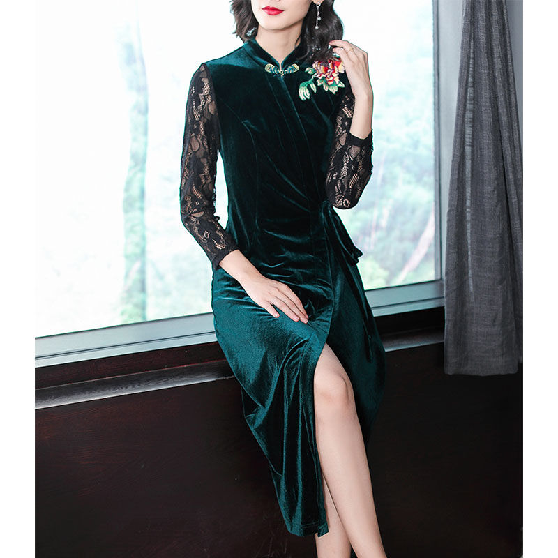 有一种美叫“旗袍”，立秋已到，42岁老婆穿旗袍，简直美若天仙