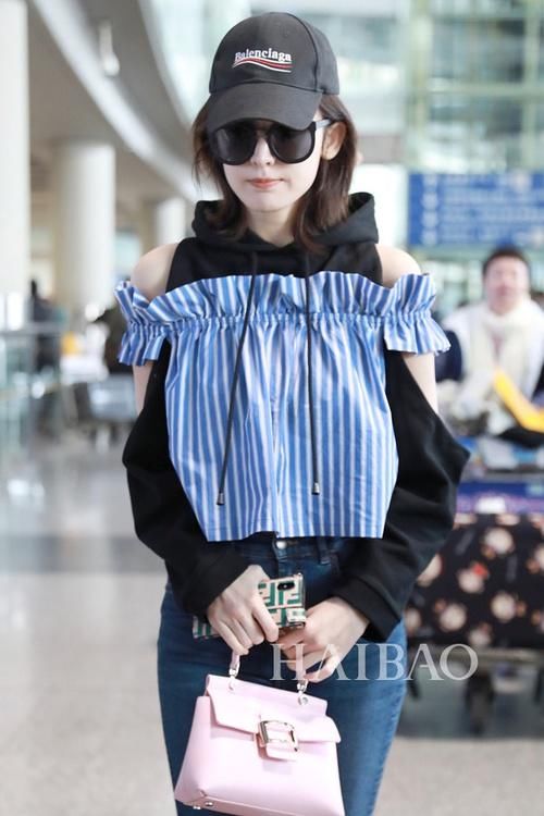 37岁朱丹现身机场认不出，身形发福素颜憔悴，相比下吴昕顺眼多了