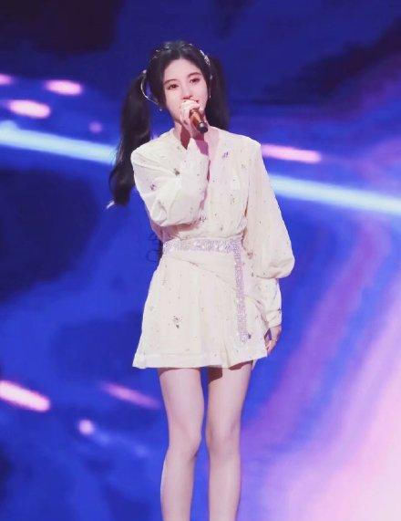 『款式的裙子』小个子女孩裙子别乱穿,这3条裙子,穿上马上增高5厘米