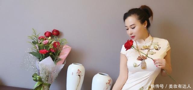 侯耀华送网红女徒弟香奈儿包包, 却曝是个假的, 尴尬了!