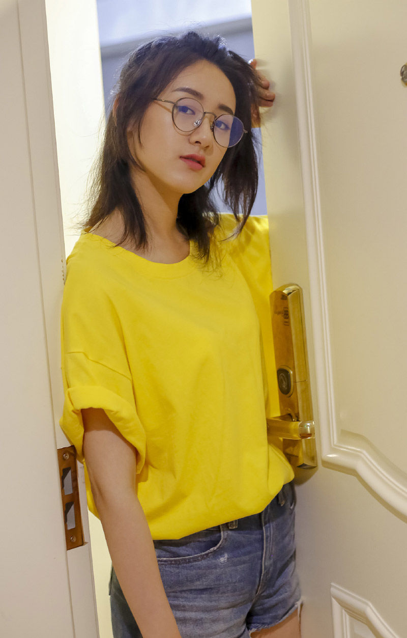 袁冰妍可爱俏皮生活照图集,时尚气质,迷人风采!