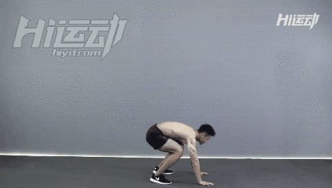 39岁殷桃与35岁 唐嫣身穿白裙对比照，各有各的不同风情