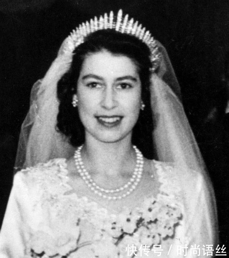 伊丽莎白女王，你的王冠永远不会掉