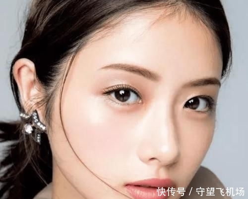 「简易」脱皮、开裂、唇纹深?简易这几个常用招式教你整套唇部护理