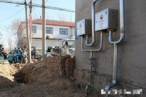  大方@农民烧煤的时候很“大方”，换上天然气后就有些“蔫了”，