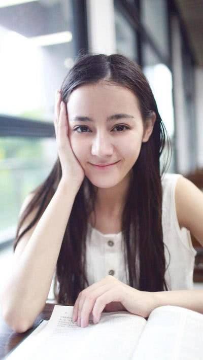  女人：女人过了50岁，如果你有白头发，少留这4种发型，显老没气质
