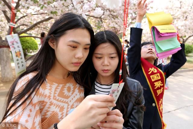 转给孩子看！应届毕业生的专利，考上就是干部！