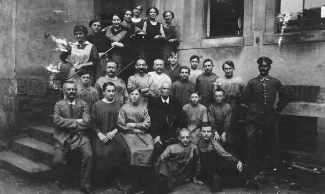 仪表不凡说表:德国人的腕表实力，要从格拉苏蒂说起