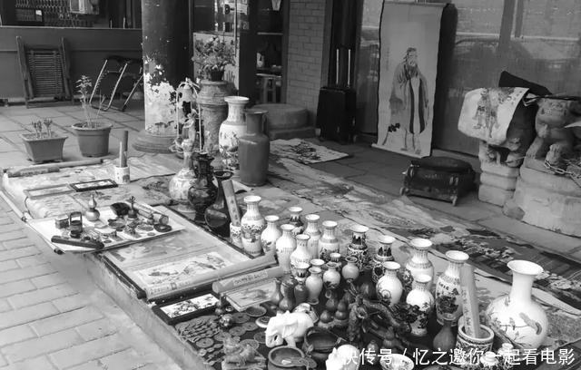 凌晨两点的西安＂鬼市＂，光怪陆离还藏着这么多秘密...