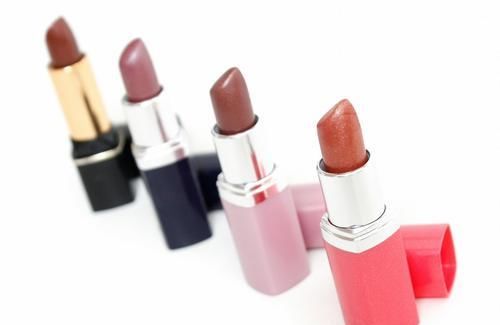  『女生』女生的嘴唇总是有死皮？其实是因为几个原因，不改的话会越来越丑