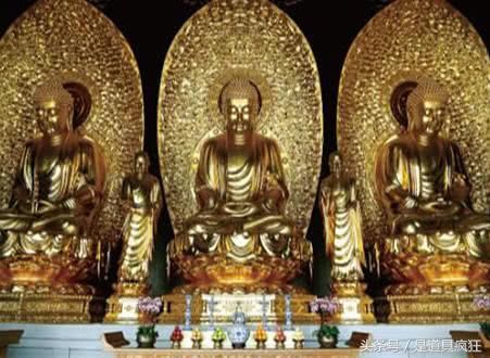 李嘉诚花4亿修建的庙，24K金造佛雕像，想进门有个特殊规定