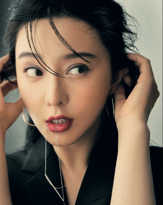  『显得』奔三的女人穿打底裤俗气,成熟女性怎么穿搭能显得优雅显气质?