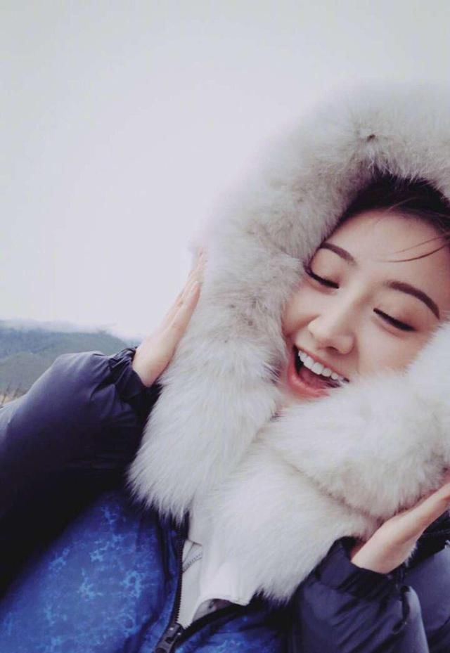 三伏天学景甜冬季造型，是一种怎样的体验 网友：带劲