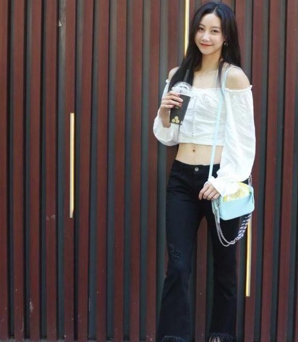  美女@街拍；美女炫酷搭配，霸气侧漏，都是一副“很拽”的样子