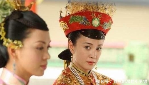  连降：她为皇帝生下3个孩子，却因得罪皇后，被连降两级，从此失宠