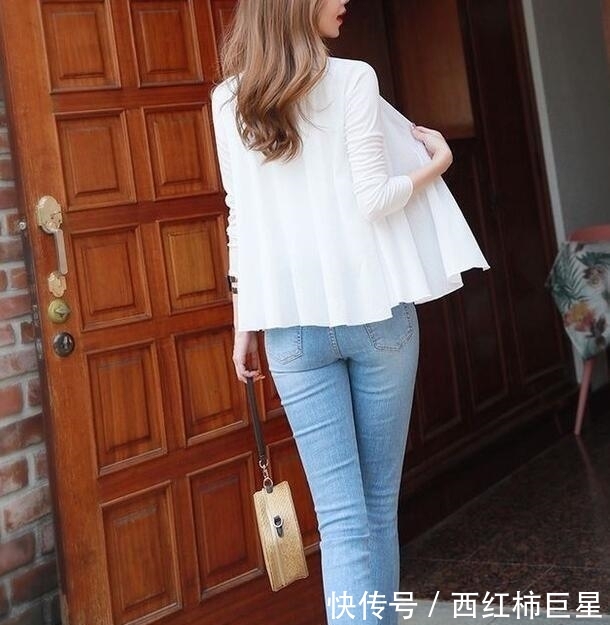 【美女】身材紧致的牛仔裤美女,充满青春活力,气场十足!