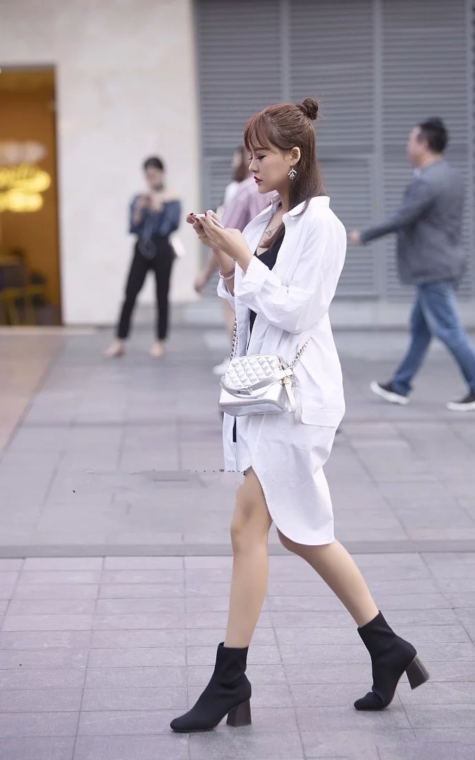 街拍：今夏流行什么？看看她们就知道了！