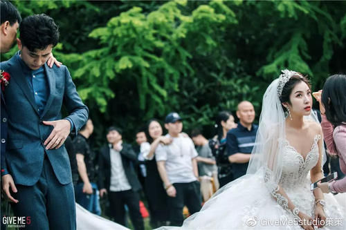  【户外】户外草坪上的婚礼派对，最妙的事是你都懂~