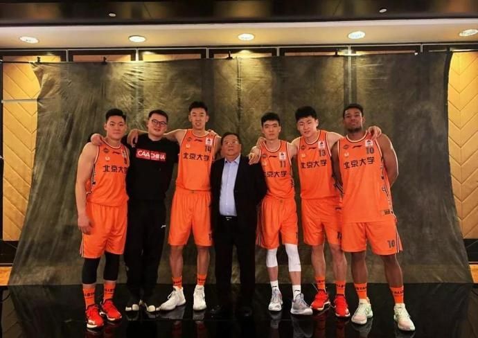 郭艾伦cba全明星球鞋