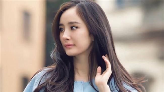 杨幂早期采访这么敢说?除圈内猛料，她还回应了整容