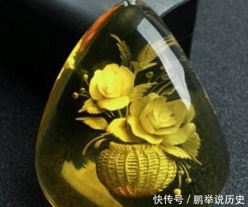  『动物化石』科学家发现一枚琥珀，看清内部包含的物体后直呼第一次见