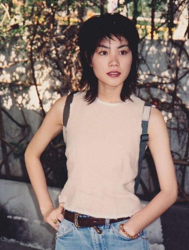 25年前的王菲冷酷与娇艳并存，宋丹丹欧美范十足而张柏芝是真好看