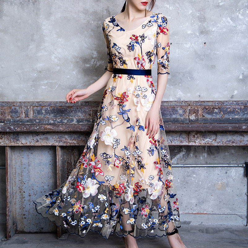 虽然48岁了，但我绝不做老女人!多穿这样温柔裙，显年轻超美嫩