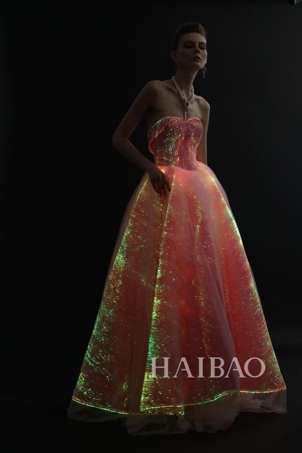 祥服天下开运能量时装新品全球发布，定义全新服饰概念开运时装万