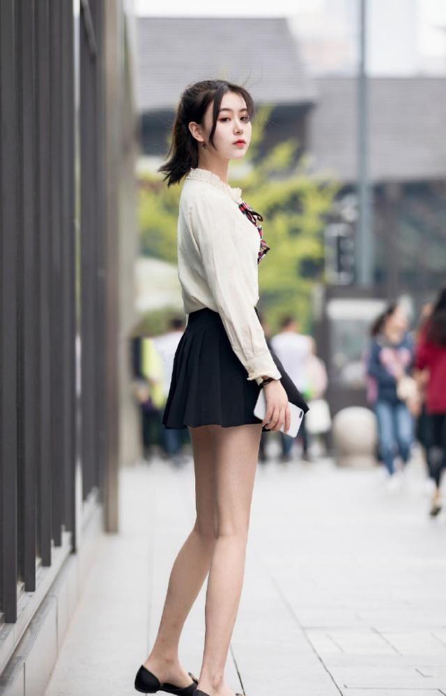 『气质』街拍:气质很好的美女,身材苗条有致,很是招人喜欢