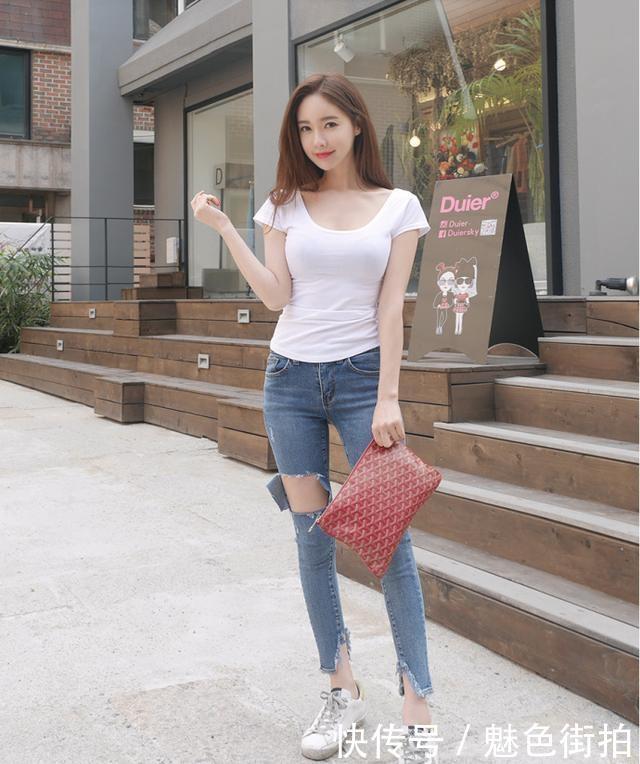 路人街拍，小姐姐这件上衣一定很清凉