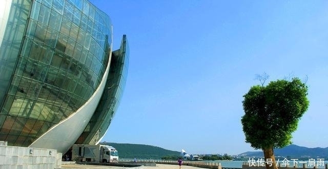  #界线#中国有10个非省会城市，因主城区为省界线，发展受影响