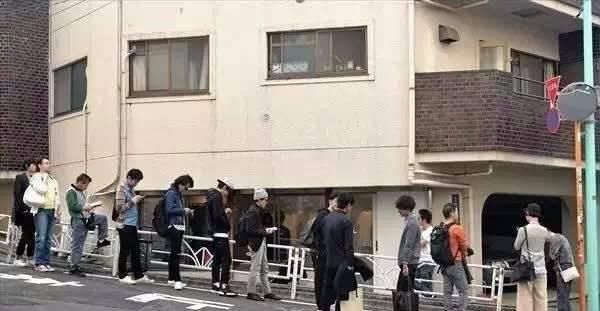 『白色衣服』一件白T, 怎样能时尚潮流走天地！