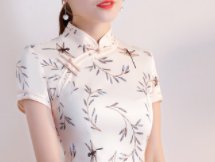 旗袍佳人，暗香浮动，优雅到了骨子里，尽显好身材