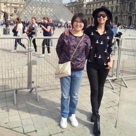 刘若英现身纽约街头, 47岁打扮的像个小姑娘, 脚上的鞋真个性