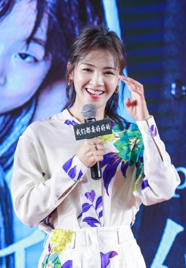 看完刘涛和余男的穿搭，你就知道什么叫做气场一米八了!