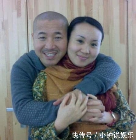  隐藏@49岁王小利老婆曝光，隐藏整整18年，网友：原来是谢广坤女儿