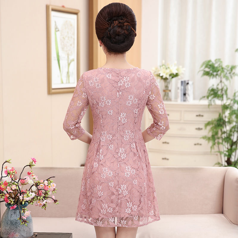 妈妈出门，就要穿的年轻漂亮，新款妈妈装，走哪儿都出众