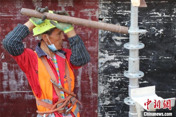  『王甜甜』“五一”国际劳动节郑州南站施工忙